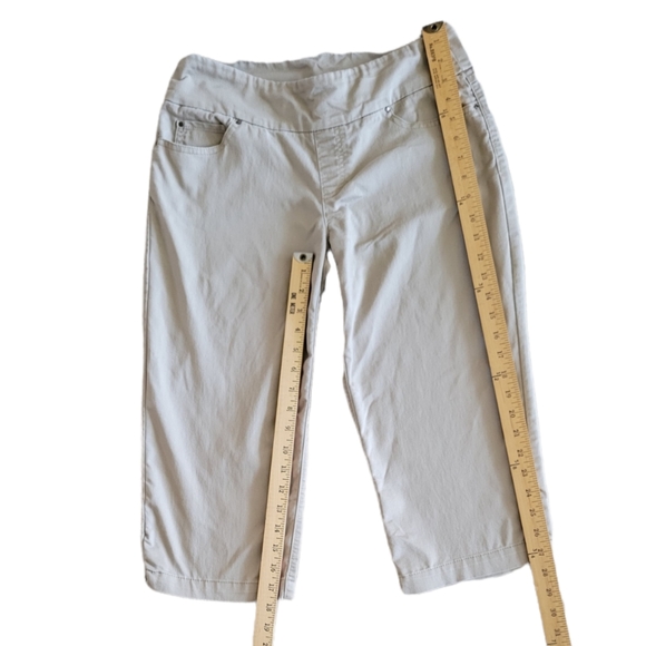 Time and Tru Khaki Capris Size S 4/6 - Picture 2 of 4